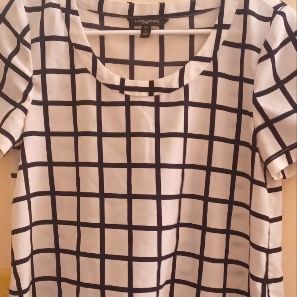 Beautiful and light Banana Republic Blouse